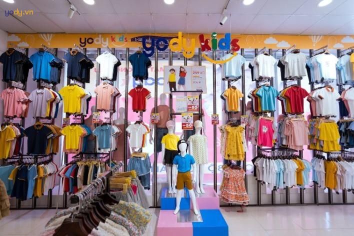 cách trưng bày quần áo đồng giá - Hình 2