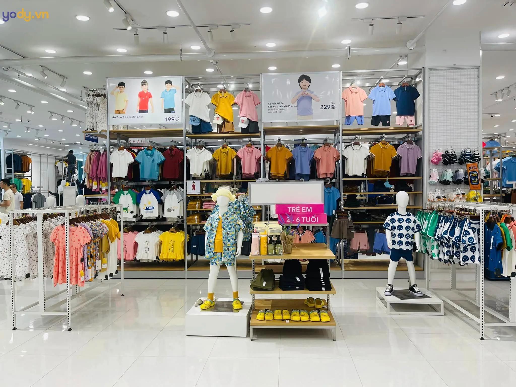 cách trưng bày quần áo đồng giá - Hình 5