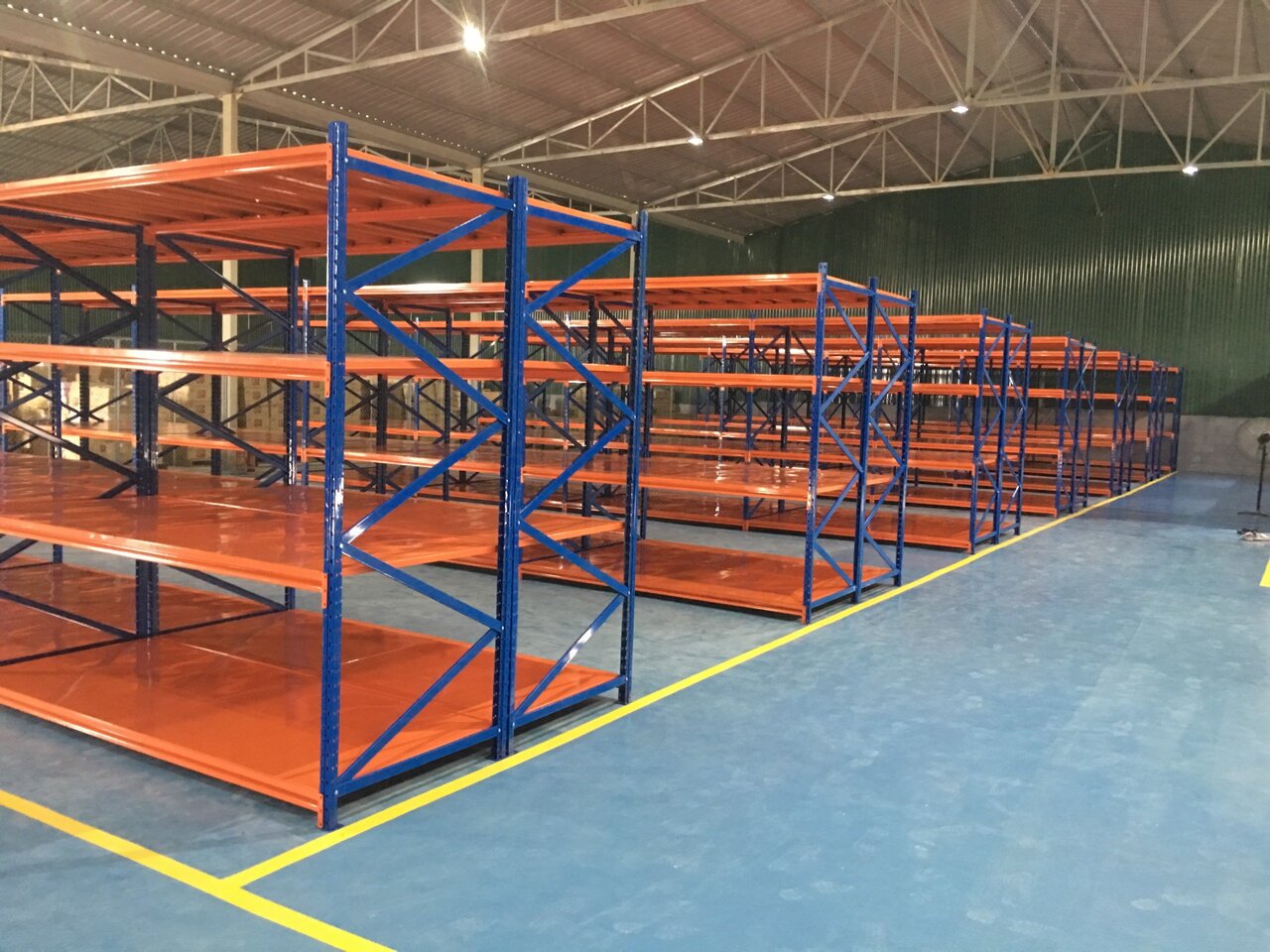 kệ sắt 300kg tầng - Hình 2
