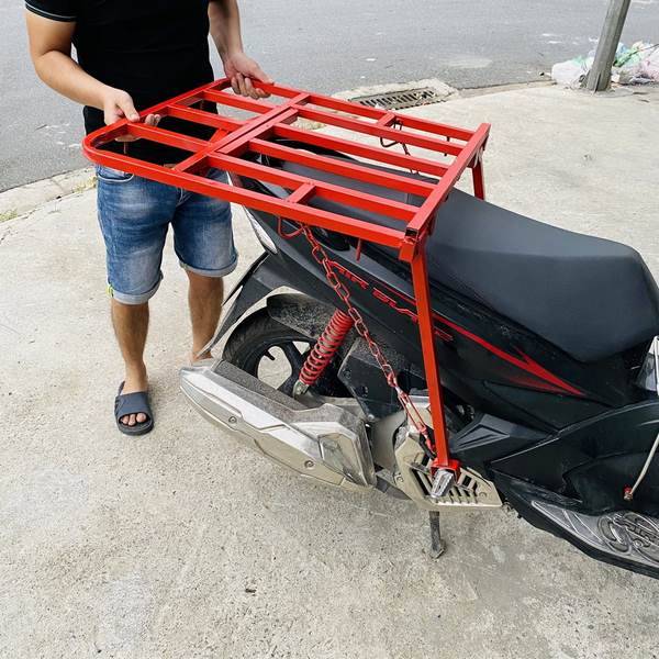 kệ sắt để xe máy - Hình 2