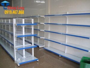 so sánh kệ sắt và kệ inox