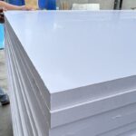 Tấm PVC Foam Là Gì? Giải Mã Toàn Diện Từ A-Z Cho Người Mới Bắt Đầu tấm pvc foam là gì