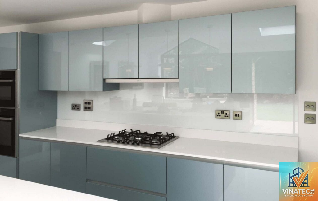 backsplash kính là gì