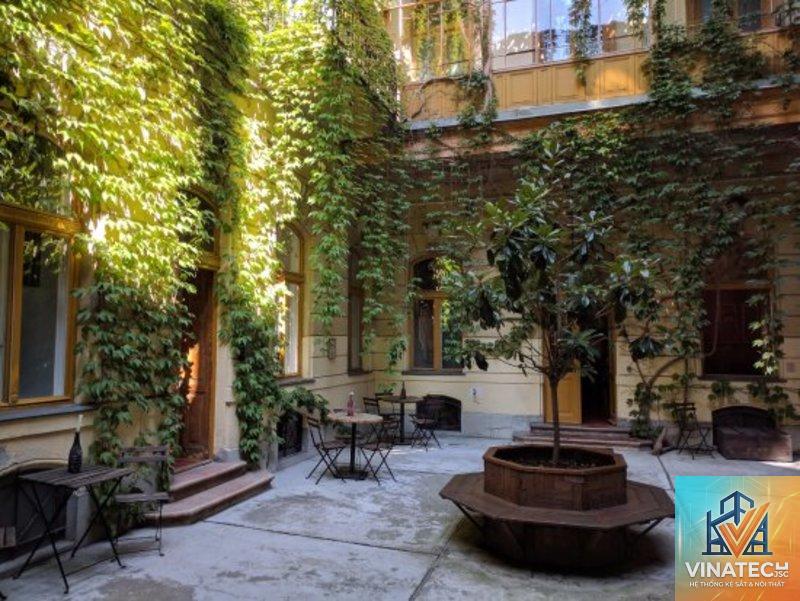 courtyard là gì - Hình 3