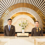 Reception Desk Là Gì? Hướng Dẫn Toàn Diện Từ A Đến Z Cho Doanh Nghiệp reception desk là gì