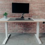 Standing Desk Là Gì? Giải Pháp Làm Việc Thông Minh Cho Dân Văn Phòng Hiện Đại standing desk là gì